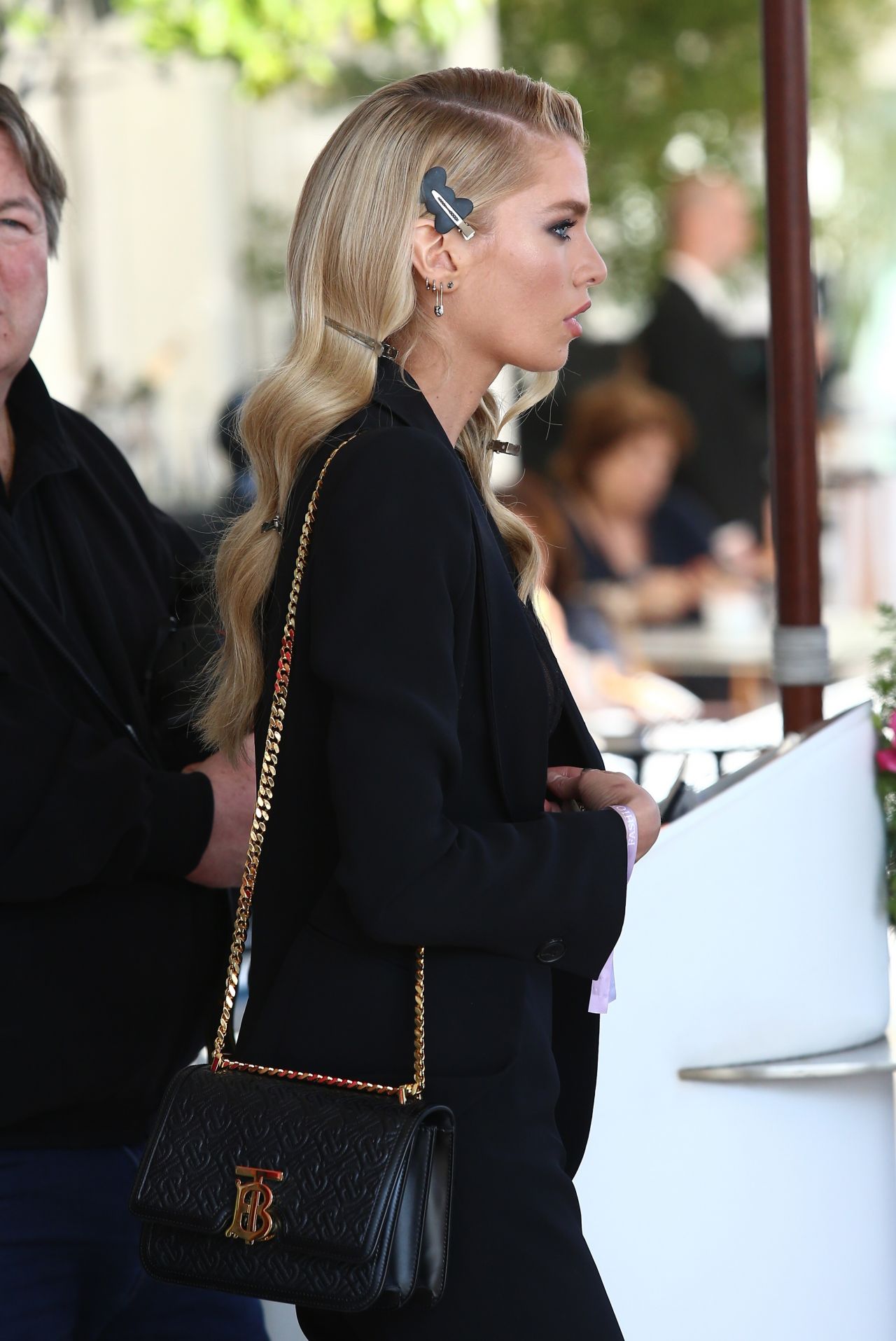 stella-maxwell-leaving-the-martinez-in-cannes-05-23-2019-11.jpg