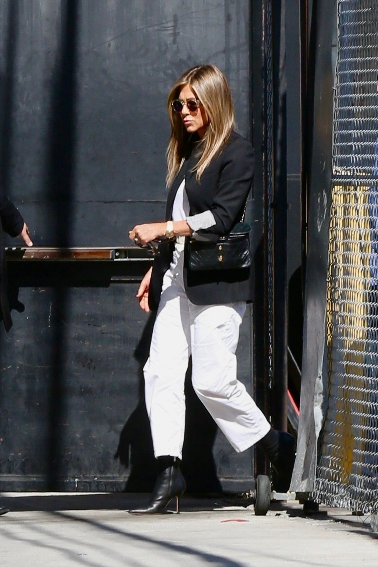 jennifer-aniston-arriving-to-appear-on-jimmy-kimmel-live-in-hollywood-05-29-2019-5.jpg