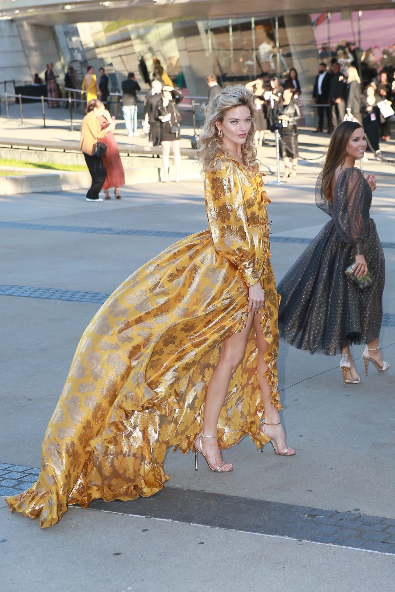 martha-hunt-arriving-at-the-cfda-fashion-awards-in-nyc-06-03-2019-2.jpg