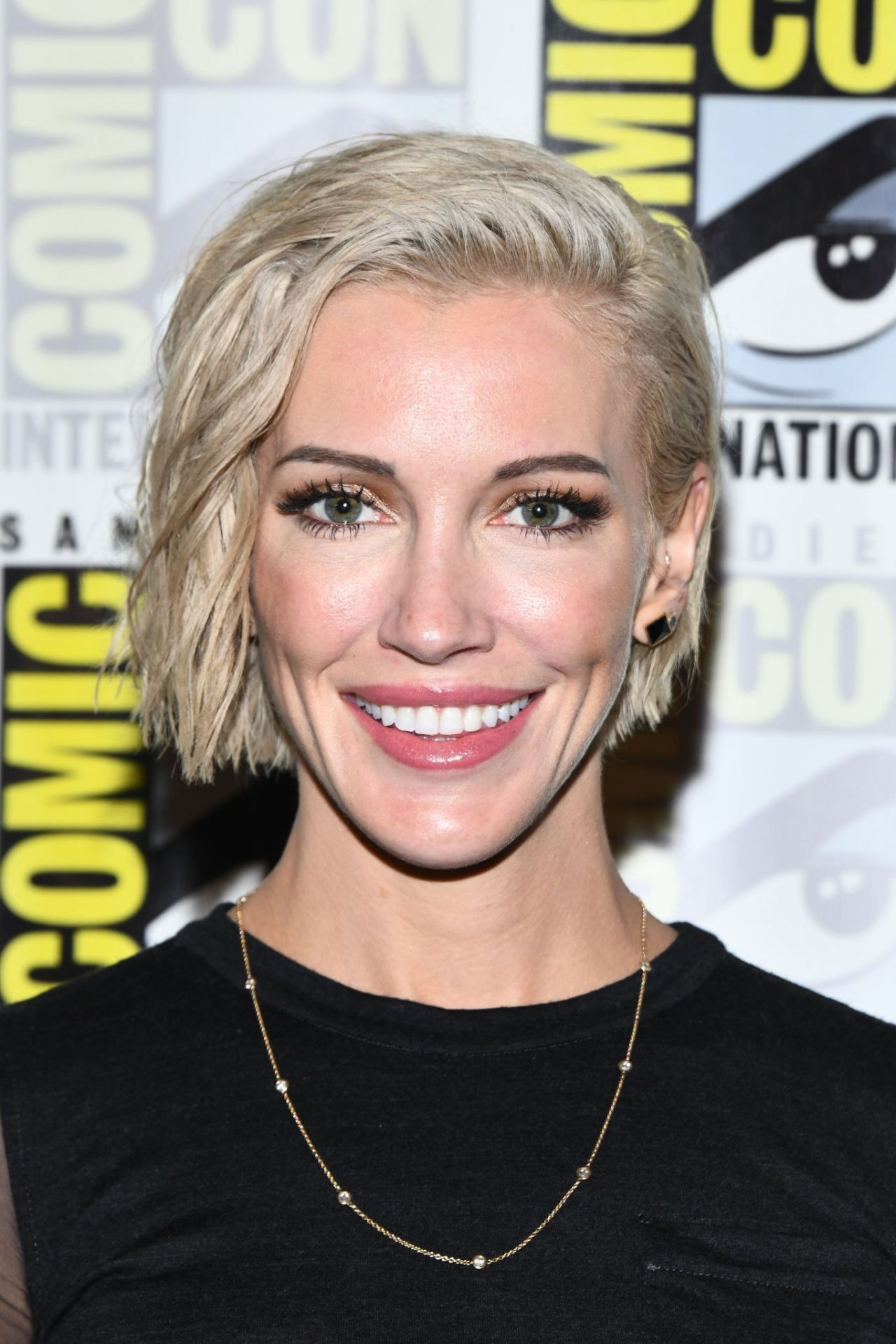 katie-cassidy-arrow-special-presentation-and-q-a-at-sdcc-2019-9.jpg