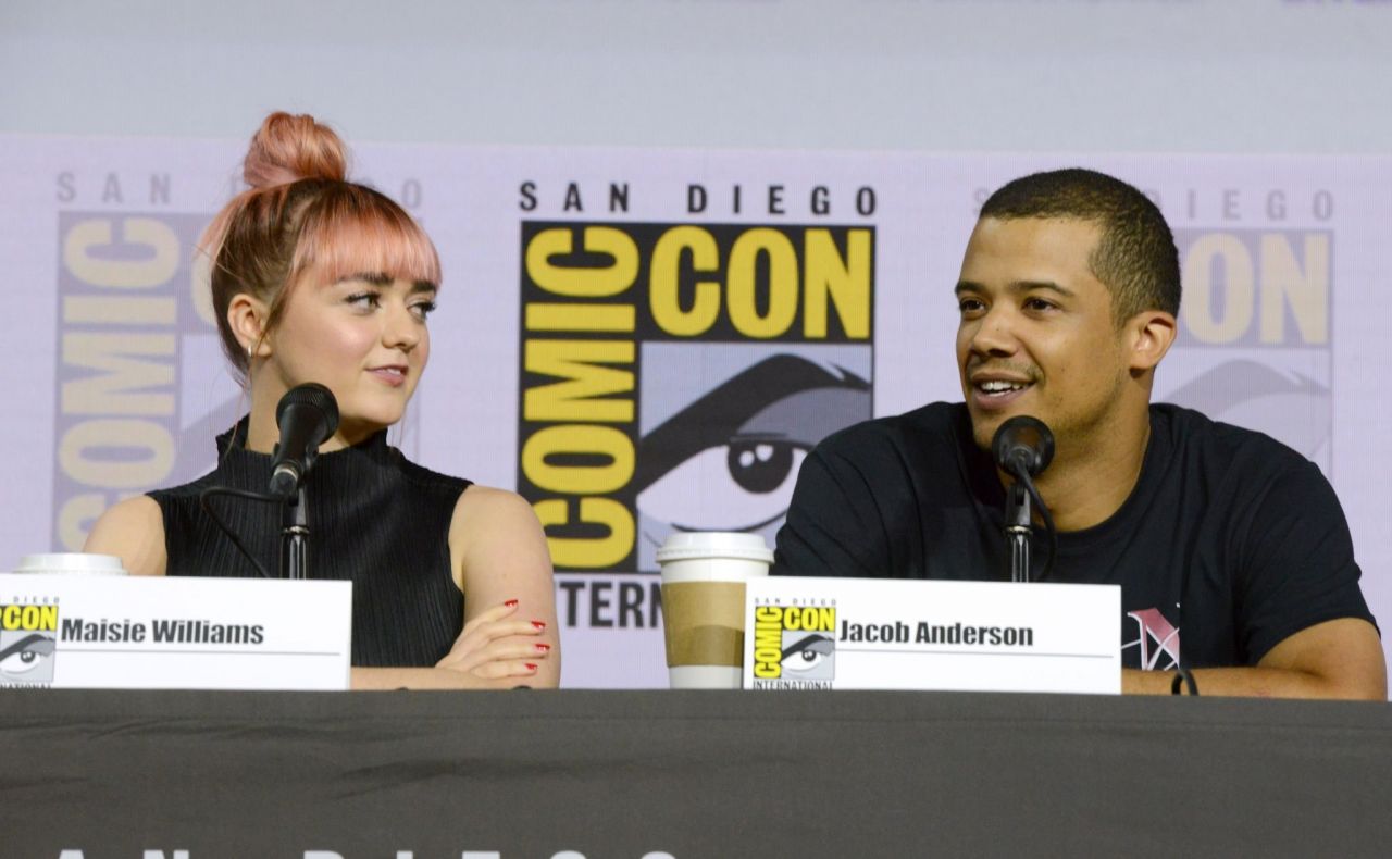 maisie-williams-game-of-thrones-panel-q-a-at-sdcc-2019-10.jpg