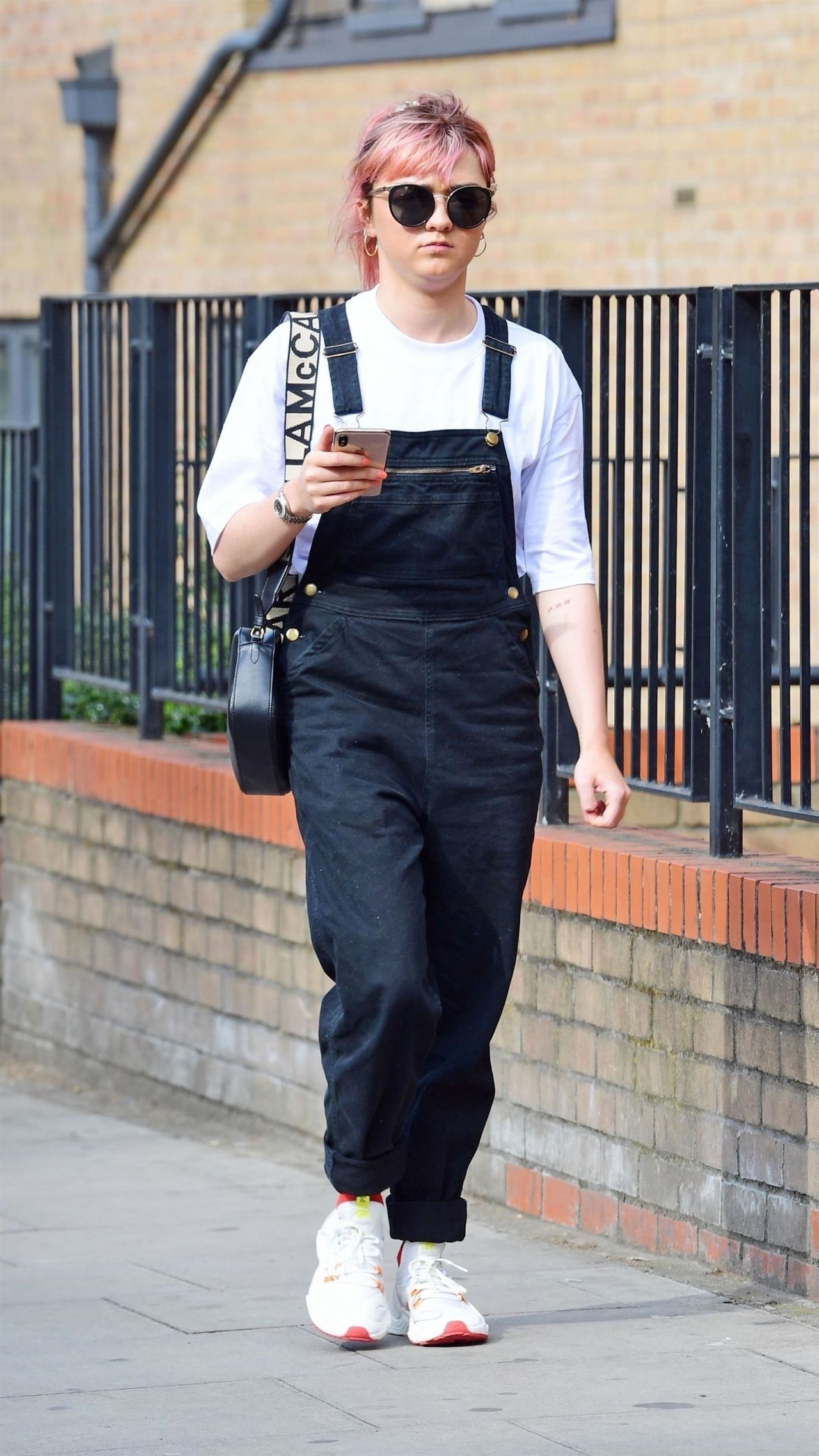 maisie-williams-out-in-london-07-17-2019-3.jpg