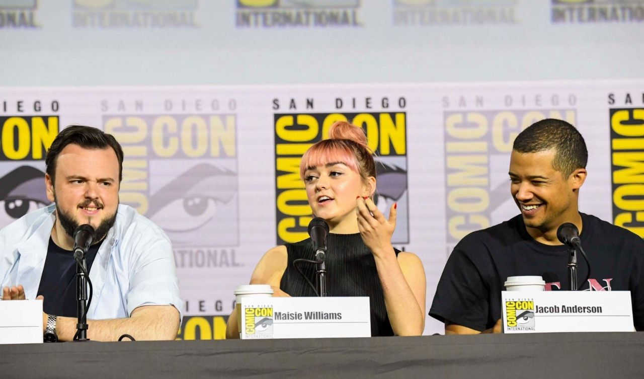 maisie-williams-game-of-thrones-panel-q-a-at-sdcc-2019-11.jpg