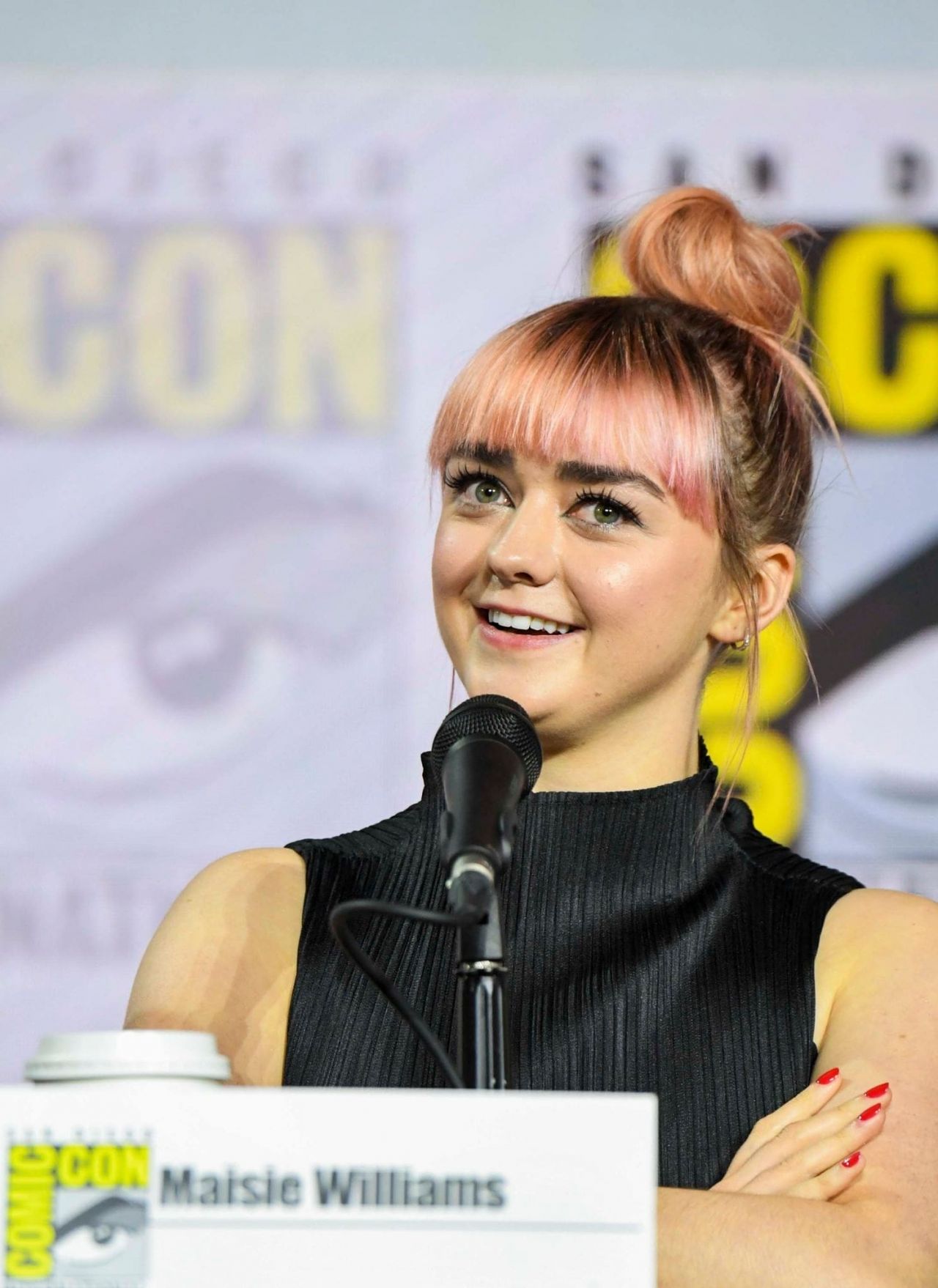 maisie-williams-game-of-thrones-panel-q-a-at-sdcc-2019-2.jpg