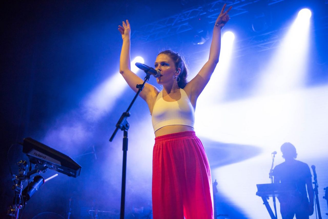 maggie-rogers-performs-live-at-electric-brixton-london-uk-06-21-2017-9.jpg