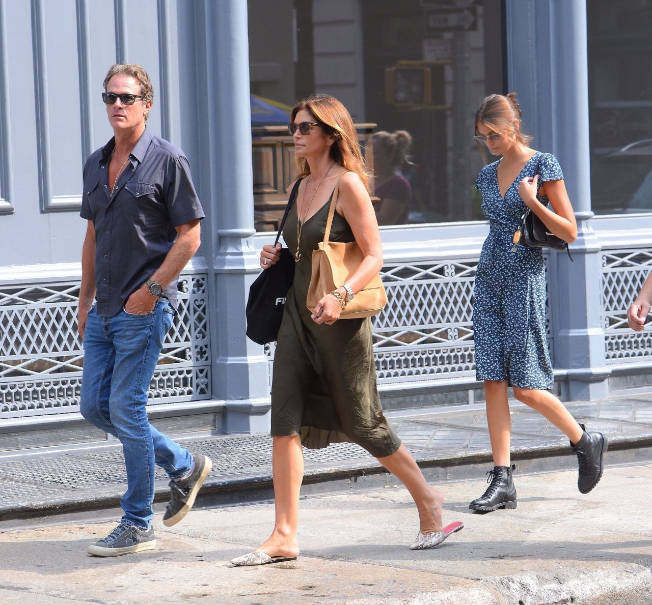 cindy-crawford-and-rande-gerber-out-in-nyc-08-06-2019-3.jpg