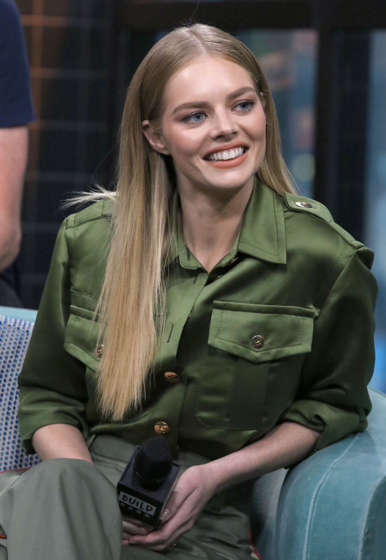 samara-weaving-discussing-ready-or-not-at-build-studio-in-nyc-08-22-2019-4.jpg