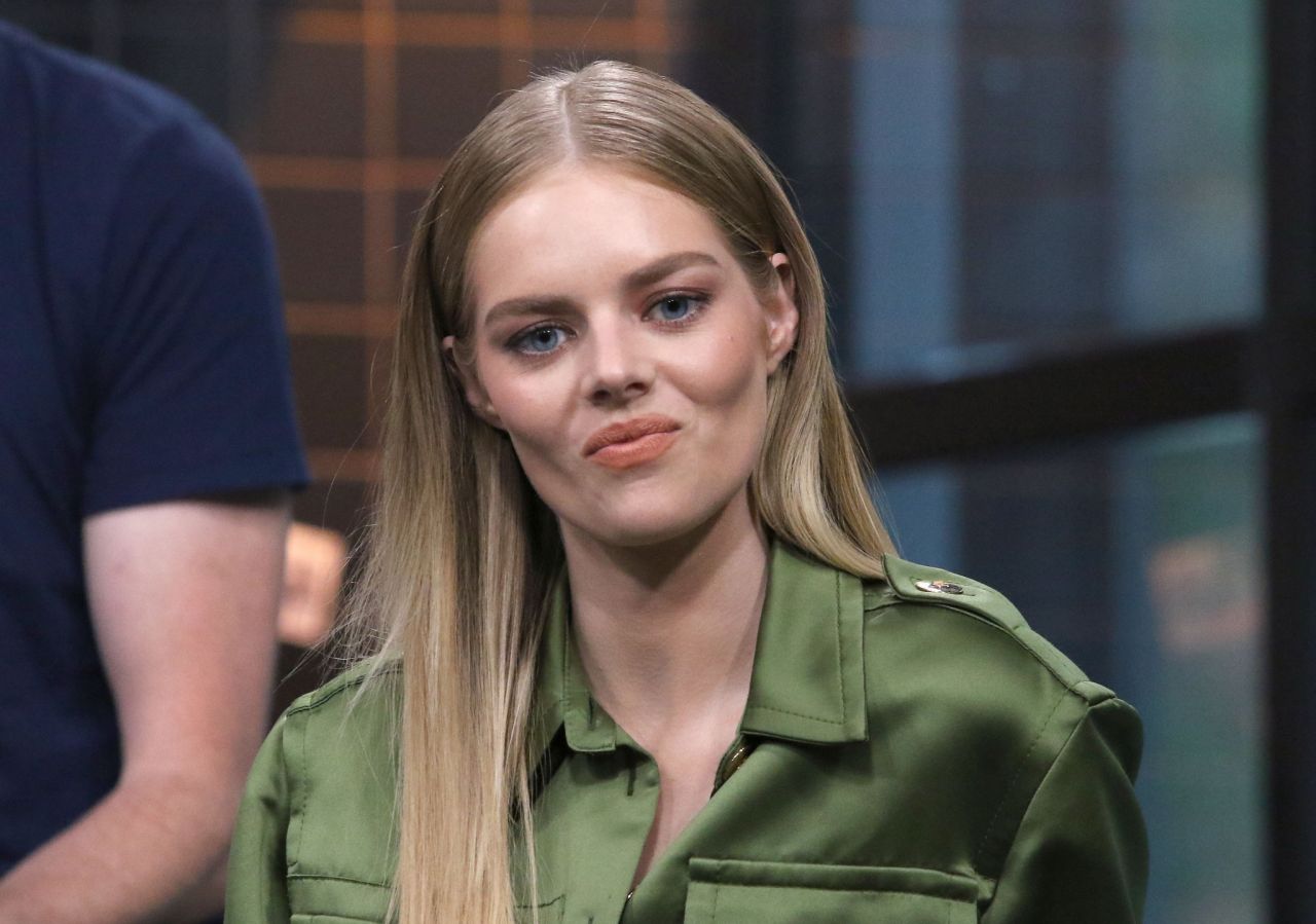 samara-weaving-discussing-ready-or-not-at-build-studio-in-nyc-08-22-2019-6.jpg