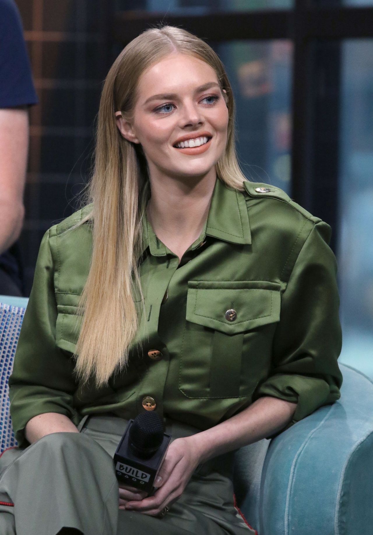 samara-weaving-discussing-ready-or-not-at-build-studio-in-nyc-08-22-2019-14.jpg