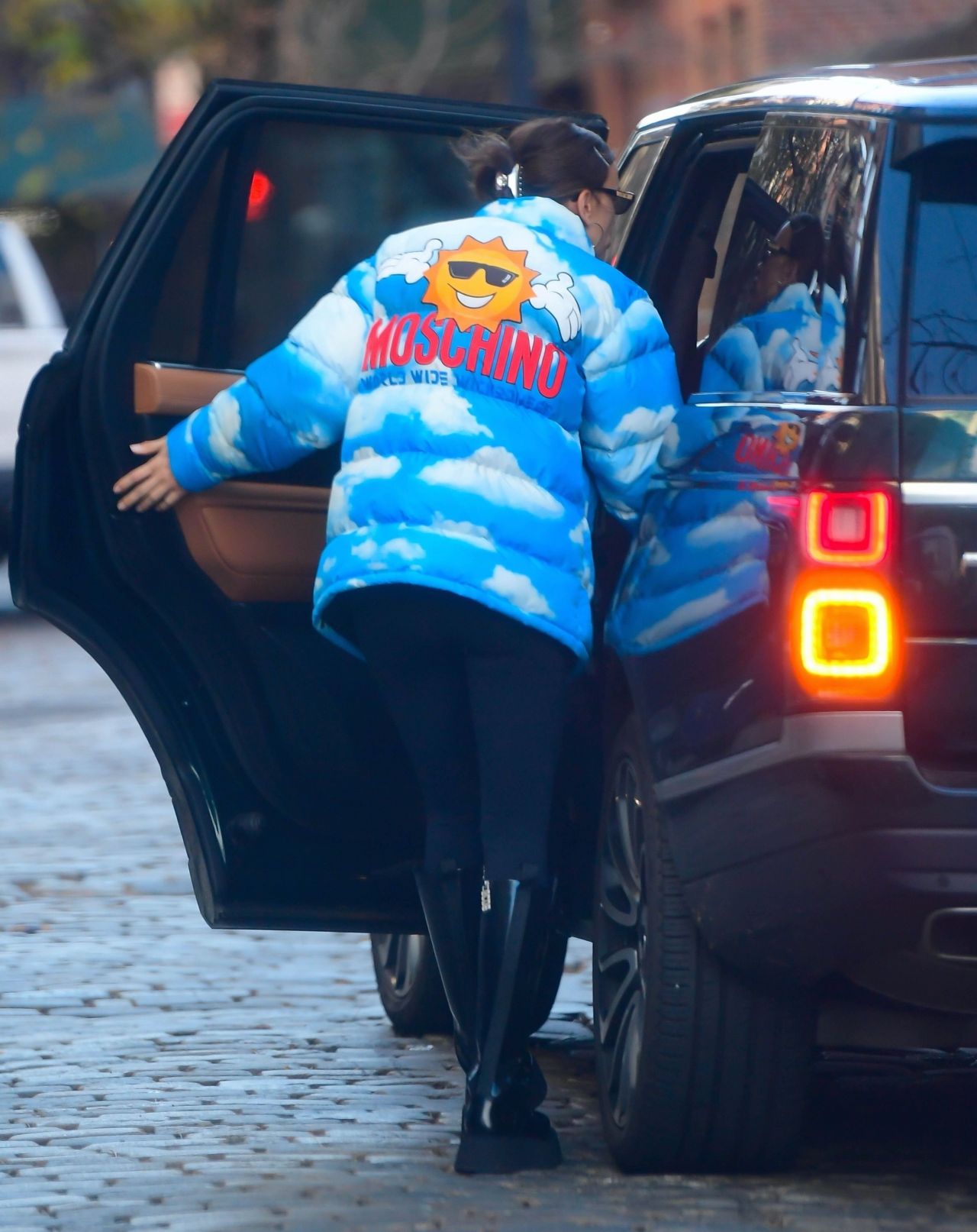 174463666_irina-shayk-in-a-sky-and-cloud-print-puffy-jacket-in-nyc-11-24-2020-2.jpg