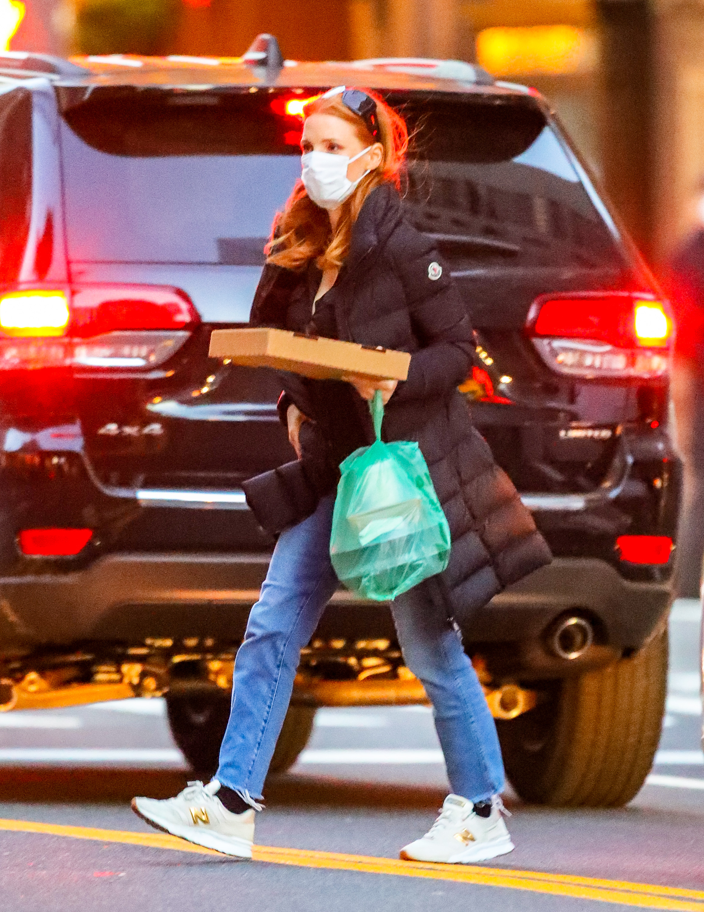 jessica_chastain_-_in_nyc_20201129__7_.jpg