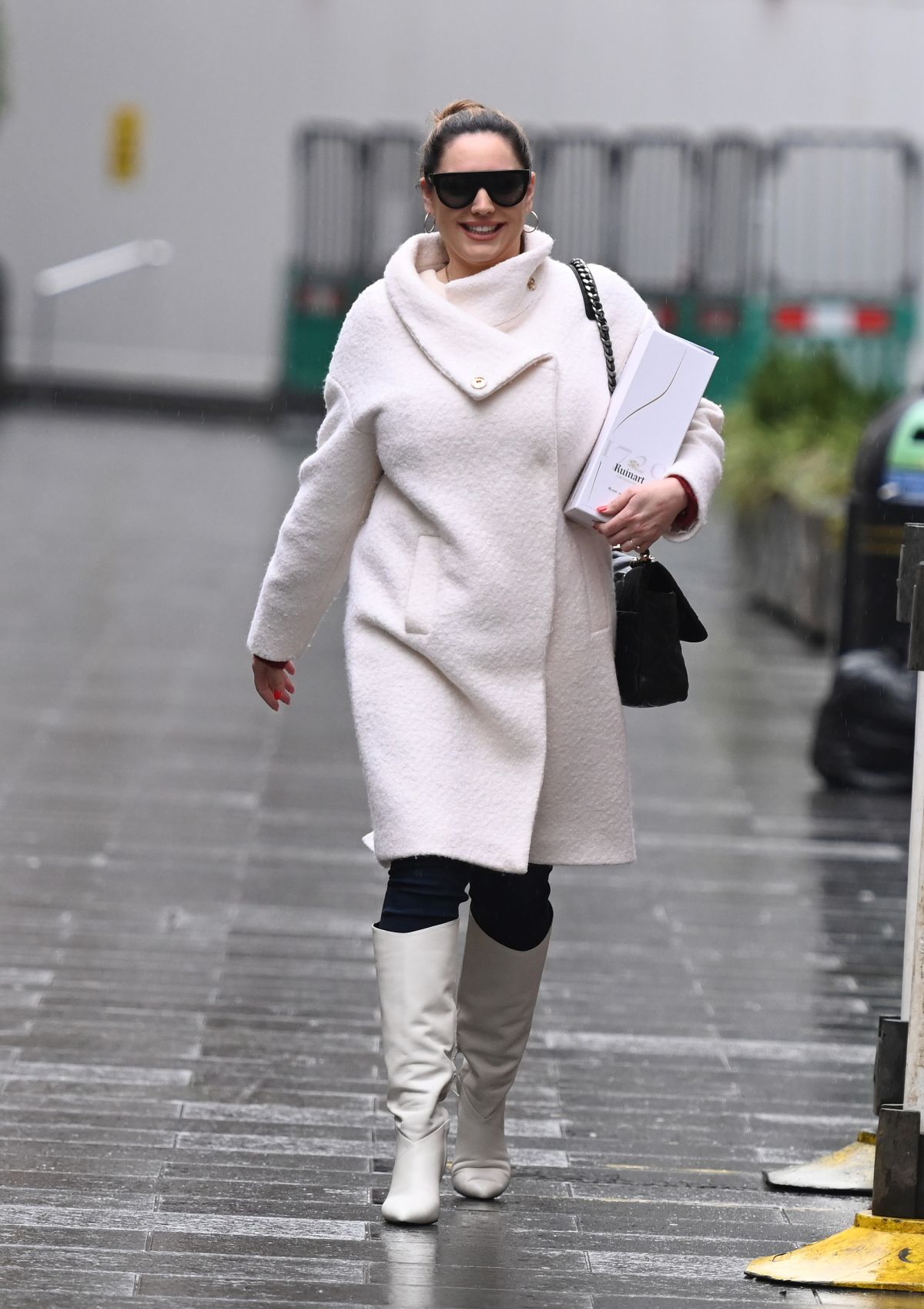 179310308_kelly-brook-in-a-white-coat-and-boots-at-global-radio-in-london-12-23-2020-12.jpg